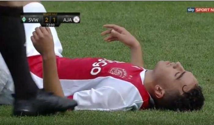Paura per Abdelhak Nouri, arresto cardiaco in campo per il giocatore dell'Ajax