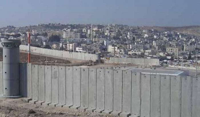 Cisgiordania, Israele senza vergogna spegne la luce ai palestinesi