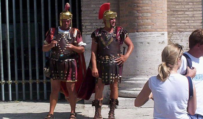 Via i centurioni dal centro storico di Roma: nuova ordinanza della Raggi
