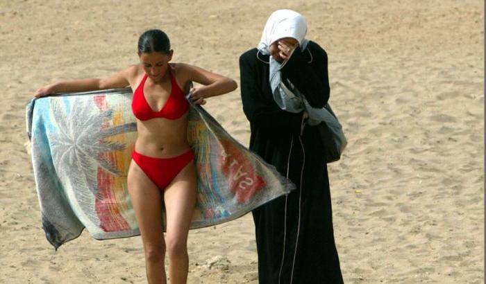 Algeria: contro campagna anti-bikini, una spiaggia per sole donne