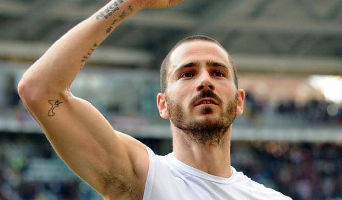 0004A1B1-gli-hashtag-di-leonardo-bonucci-impazzano-sul-web-e-confermano-il-suo-cuore-da-capitano-con-o-senza-fascia Gli hashtag di Leonardo Bonucci impazzano sul web e confermano il suo cuore da capitano, con o senza fascia