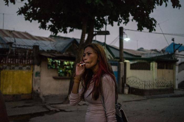 Gemma, senza casa, si prostituisce nelle Filippine