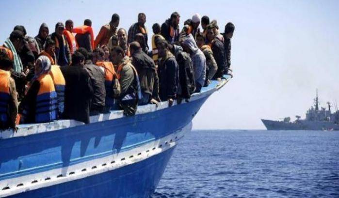 La nave della Ong che che detto no al Viminale bloccata e portata a Lampedusa