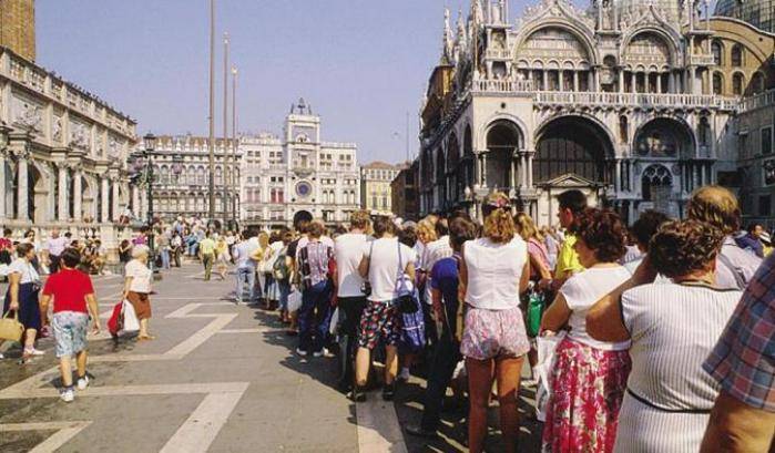 Venezia vista dal New York Times: troppi visitatori per un turismo di bassa qualità