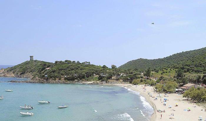 Corsica, ristoratore spara a un gruppo di nudisti: ferita un'italiana