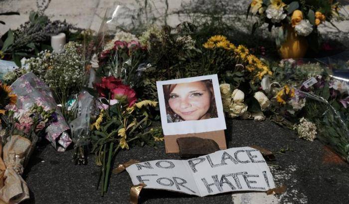 Non c'è spazio per l'odio: veglie per Heather Heyer la pacifista uccisa dal nazista americano