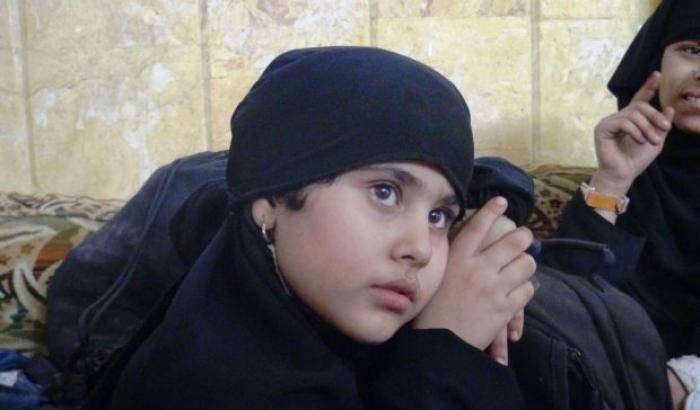 Il racconto di Fatima: così l'Isis mi ha costretta a tagliare i capelli e imposto il velo a 9 anni
