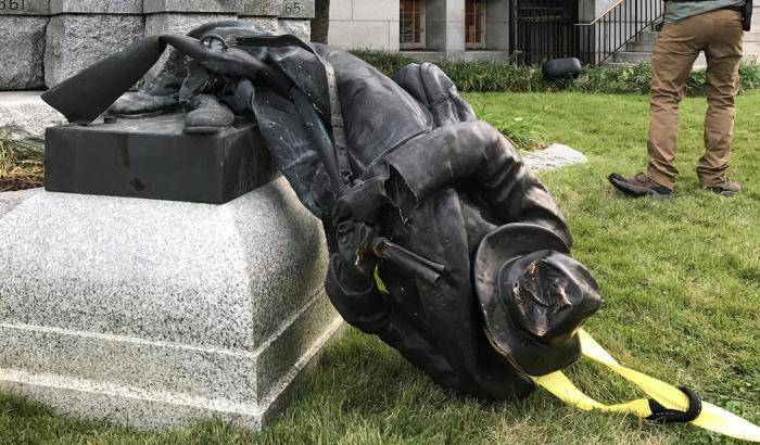 Non solo Charlottesville: l'America intera rimuove le statue dei Confederati