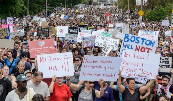 A Boston in 40 mila scendono in piazza contro il razzismo dei suprematisti bianchi