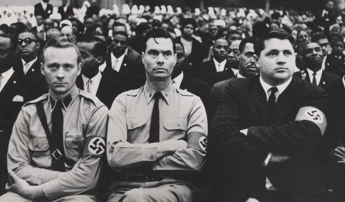George Lincoln Rockwell con altri aderenti al partito nazista degli Stati Uniti