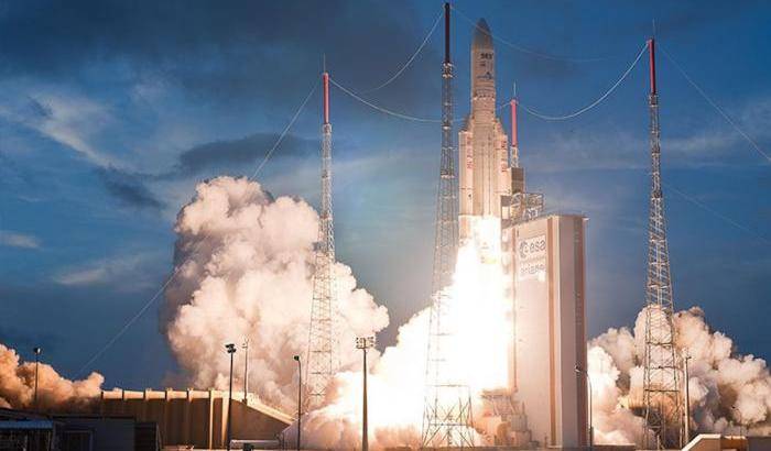 Telecomunicazioni: fermato all'ultimo secondo il lancio di Ariane 5