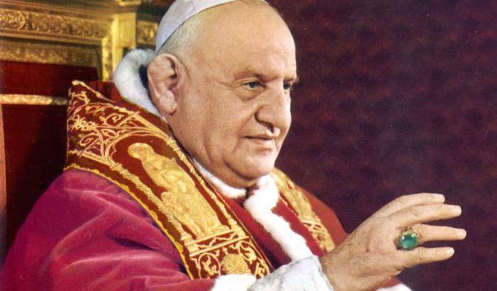 Papa Giovanni, il pontefice della Pacem in Terris patrono dell'esercito italiano: è bufera