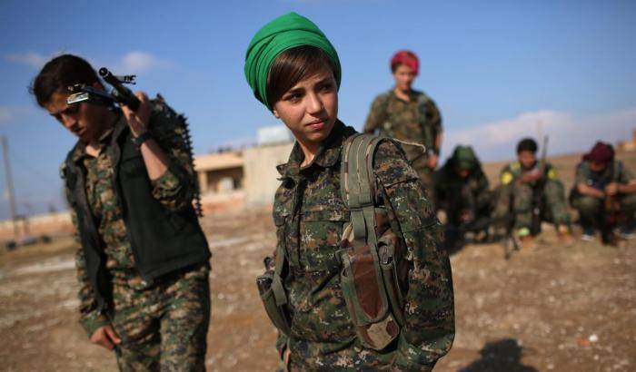 Siria, i combattenti anti-Isis curdi: siamo stati bombardati dai russi