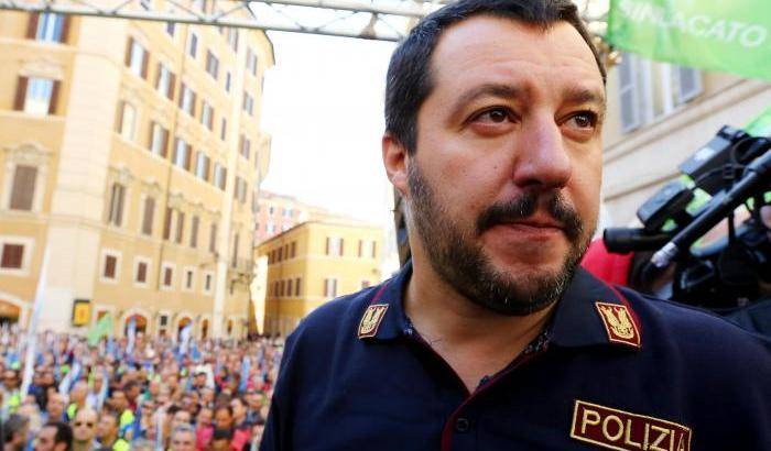 Salvini da Pontida parla alla pancia del Paese: mano libera alle forze di polizia