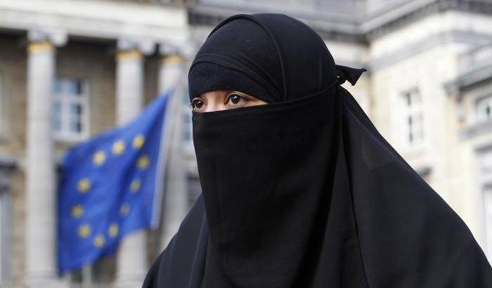 Si rifiuta di togliere il velo integrale all'aeroporto di Bruxelles, espulsa danese musulmana