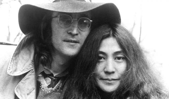 Gli auguri di Yoko Ono per il marito John Lennon: oggi avrebbe compiuto 80 anni