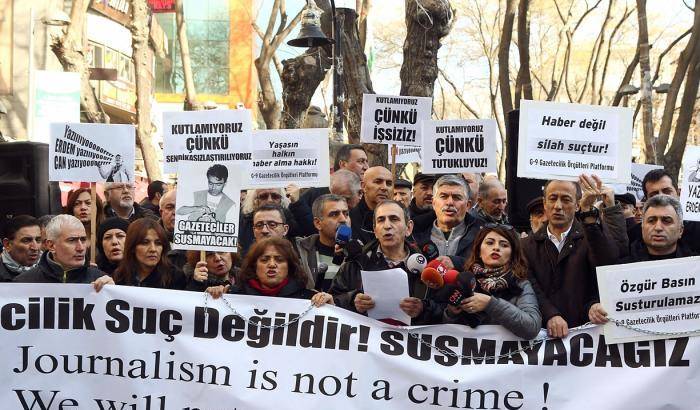 Reporters sans frontiéres: in Turchia una oppressione senza precedenti, chiusi 150 media