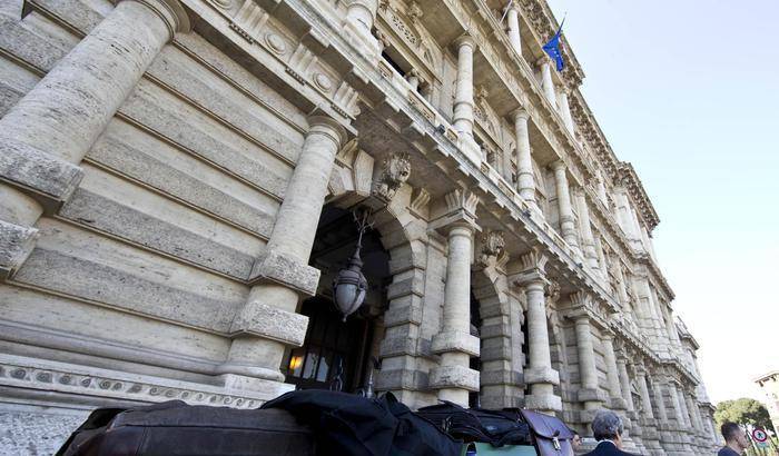 La Cassazione decide: niente ergastolo per un padre, uccise il figlio ma era adottivo
