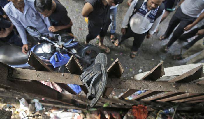 Calca in una stazione di Mumbai, almeno 22 morti