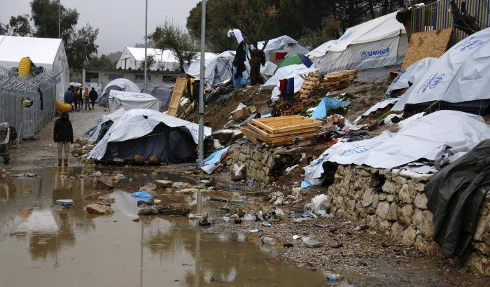 Sempre più migranti in Grecia e i campi profughi affondano nella miseria