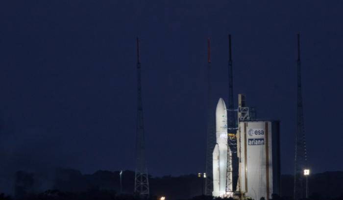 Ariane 5 colloca in orbita due satelliti commerciali