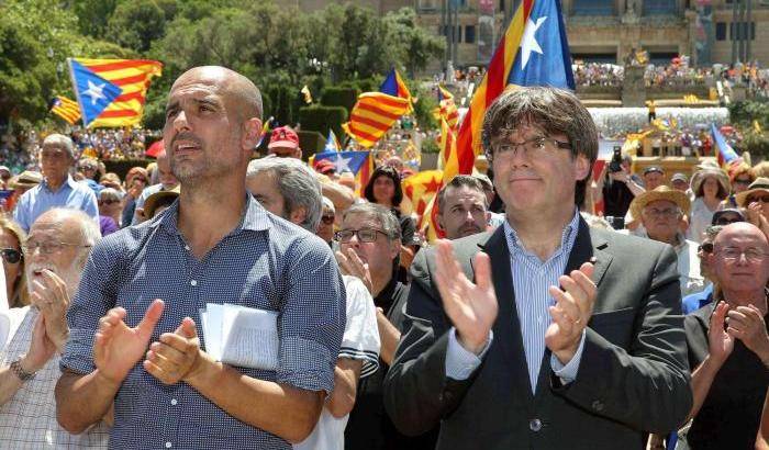 Guardiola con il presidente della Catalogna Carles Puigdemon
