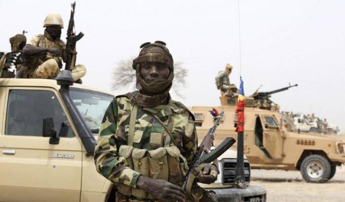 0004B135-un-soldato-nigerino-nel-corso-di-una-operazione Un soldato nigerino nel corso di una operazione