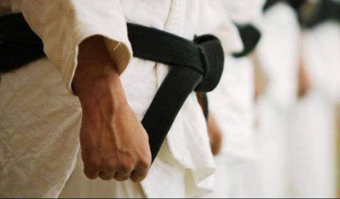 Violentava da anni le sue allieve minorenni: arrestato istruttore di karate