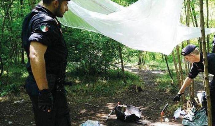 Una ragazza di vent'anni scompare nel boschetto della droga: sentito un uomo