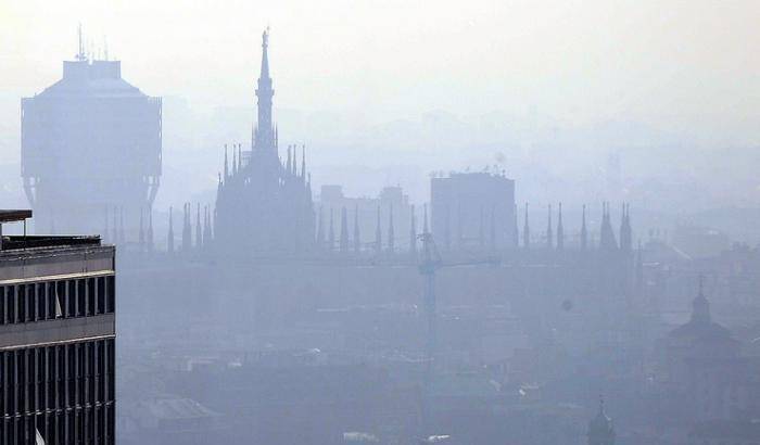 Legambiente lancia l'allarme: 24 città già oltre il limite annuo dello smog