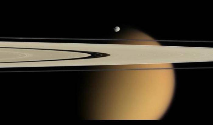 Titano, il più grande satellite di Saturno, spazzato da intense piogge di metano