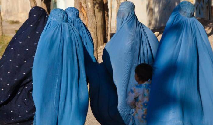 Il Quebec vieta niqab e burqa negli  uffici e servizi pubblici