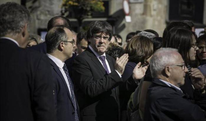 Puigdemont sfida Rajoy: o vero dialogo o dichiariamo l'indipendenza