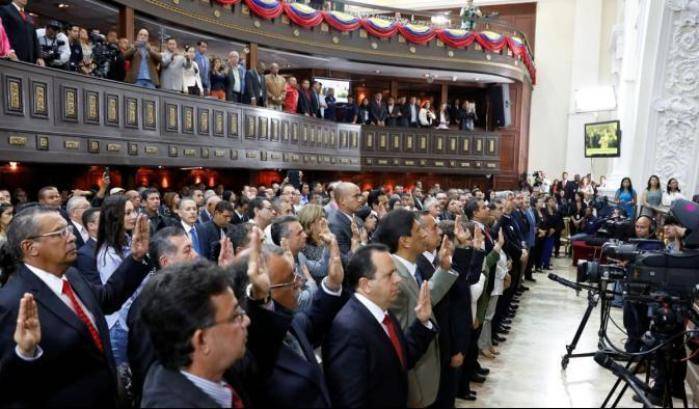 Il giuramento dei governatori venezuelani