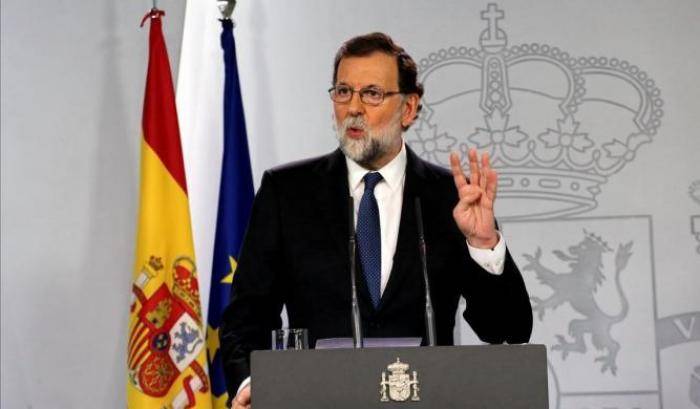 Il pugno di Rajoy su Puigdemont: controllo dei Mossos e della tv catalana