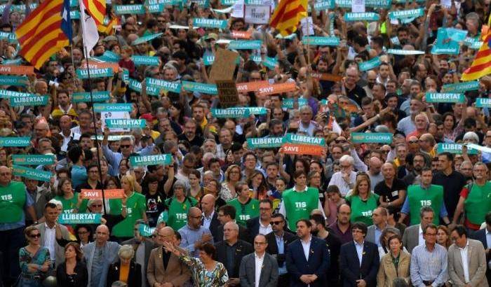 Carles Puigdemont durante la manifestazione contro la scelta di Madrid