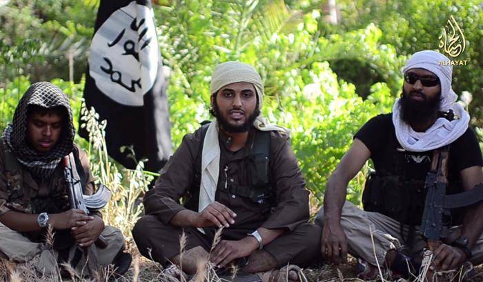 Il ministro britannico: uccidere i foreign fighters dell'Isis prima che rientrino