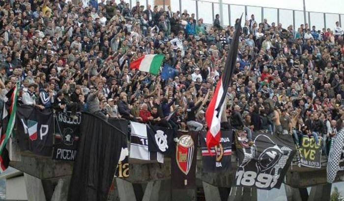 Gli ultras (fascisti) dell'Ascoli: diserteremo gli spalti durante la riflessione su Anna Frank