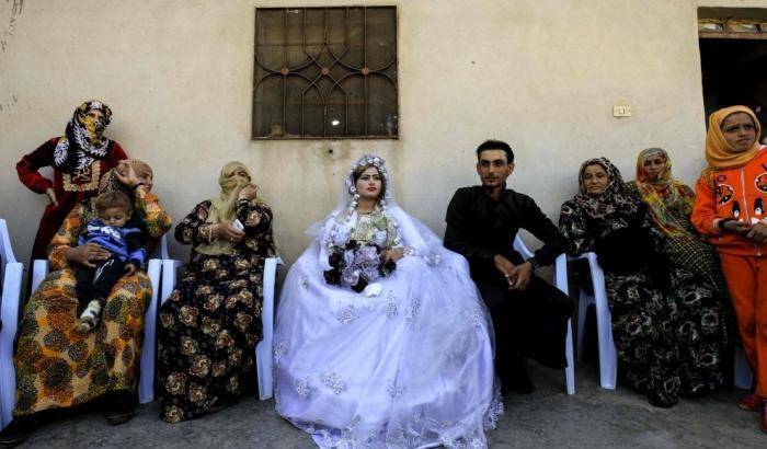 La rinascita di Raqqa: celebrato il primo matrimonio dopo la cacciata dell'Isis