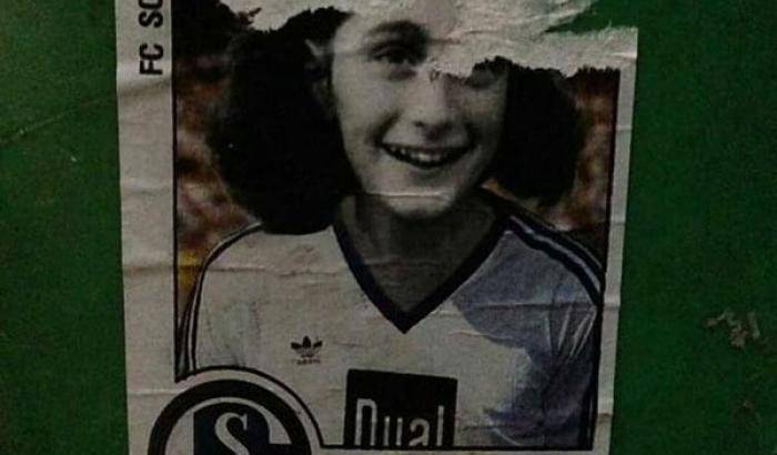 Anche gli ultras di Dusseldorf oltraggiano la storia di Anna Frank