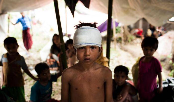 Al collasso i campi per i rifugiati Rohingya, si teme una epidemia di colera