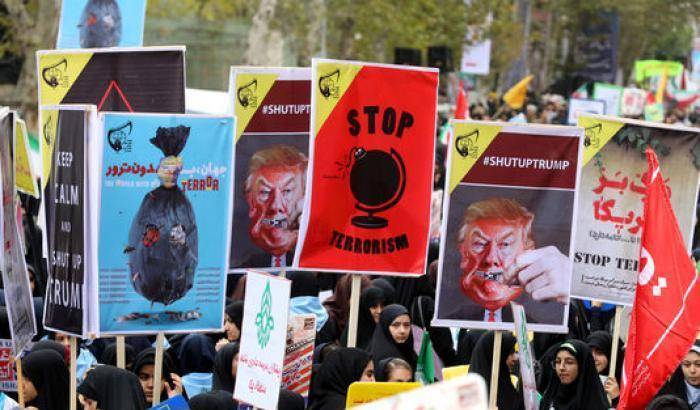 Manifestanti anti-Usa a Teheran