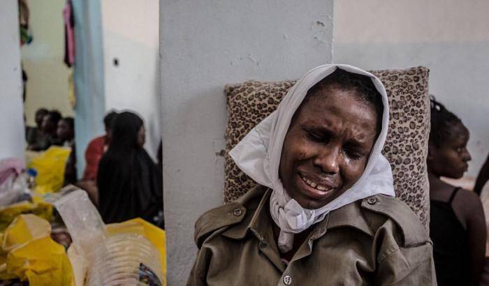Il pianto delle compagne delle ragazze nigeriane morte