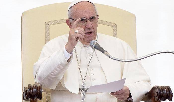 Fine vita, Papa Francesco: 'E' lecito sospendere le cure quando sono accanimento'