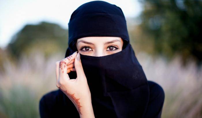 Donna in niqab