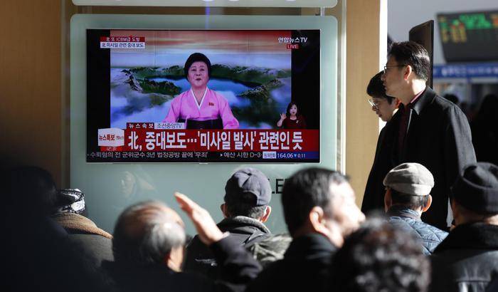 Corea del Nord, l'equipaggio della Cathay ha visto in volo il missile balistico di Kim