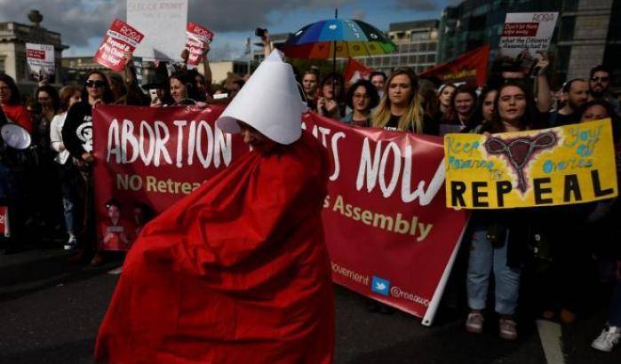 Manifestanti pro-aborto in Irlanda