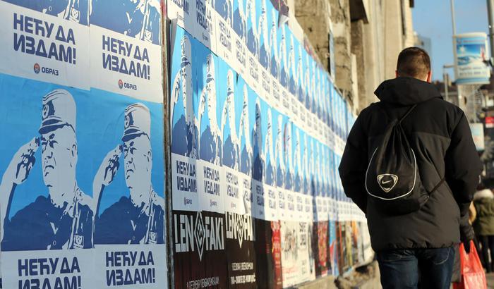 Ancora troppi fantasmi in Serbia: a Belgrado un poster pro-Mladic
