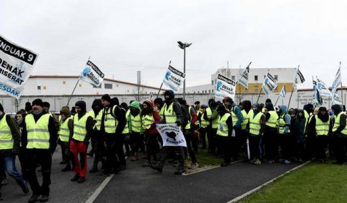 Manifestazione di baschi. il 7 dicembre, davanti al carcere di Reau