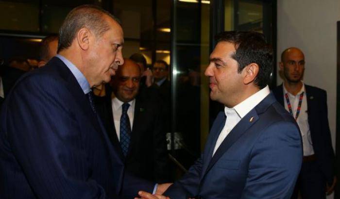 Erdogan e Tsipras: accordo segreto sul rimpatrio dei migranti